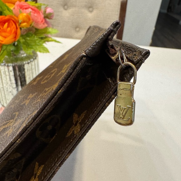 Authentic Louis Vuitton Toilettery pouch - Picture 8 of 16